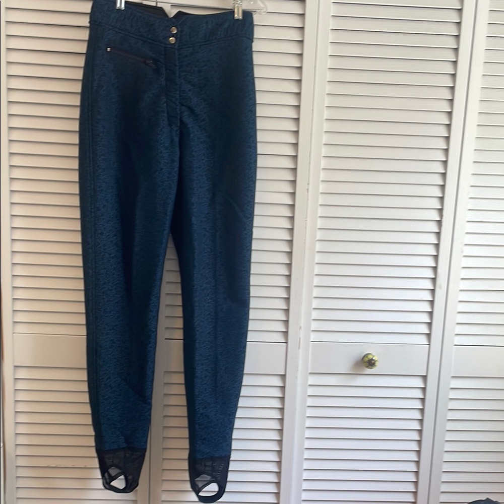 Sun Valley women’s ski pant in Navy, size 10, excellent condition.